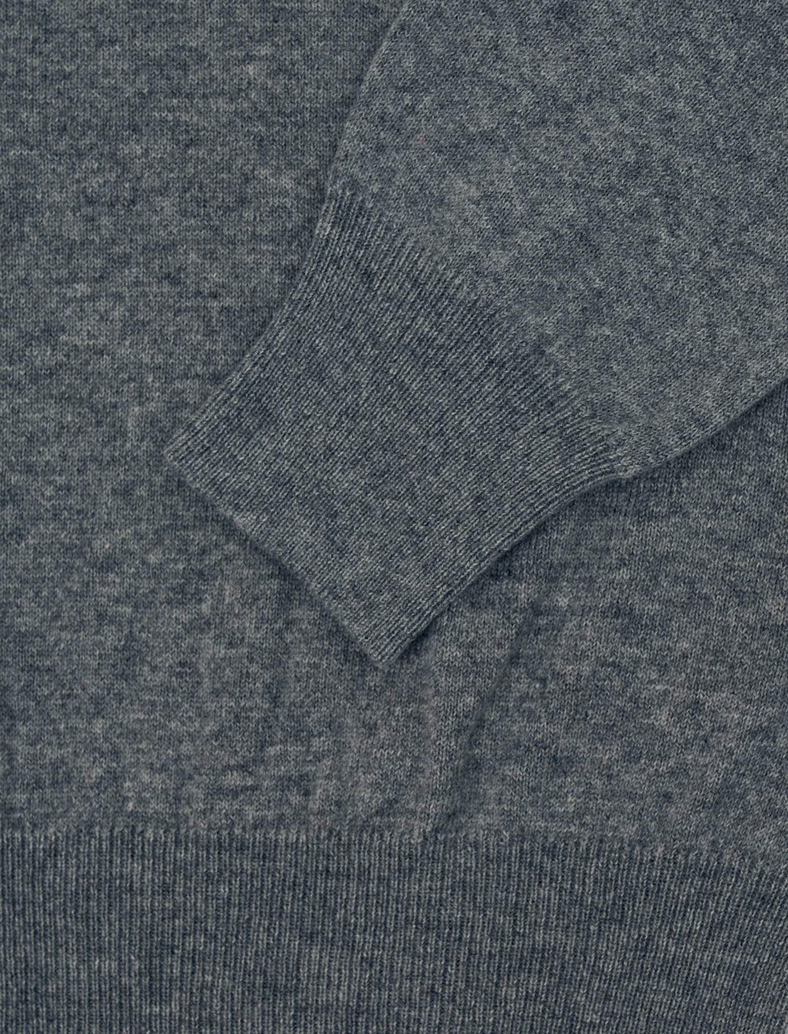 Light Grey V-Neck Cashmere Jumper | 40 Colori
